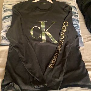 Calvin Klein long sleeved T-shirt, size L